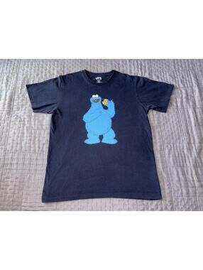 Uniqlo x Kaws x Sesame Street Cookie Monster Tee Men Medium Blue Graphic T Shirt